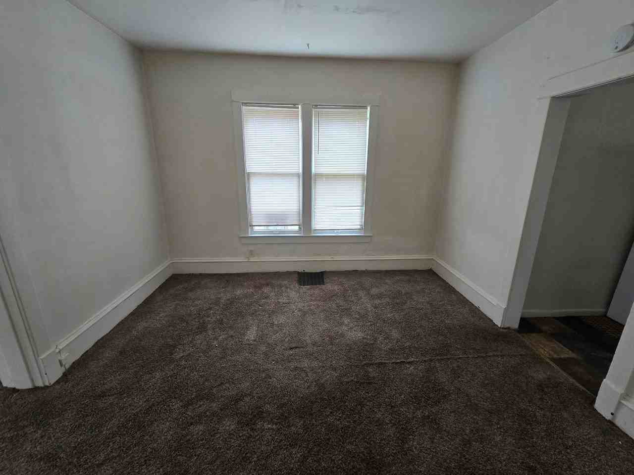 1522 Virginia St - Photo 6 of 7