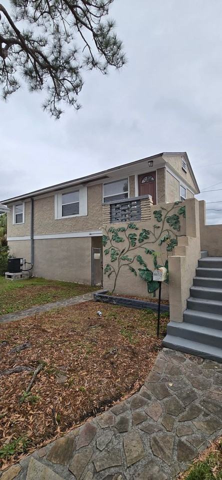 661 1/2 23rd Ave S - Photo 2 of 25