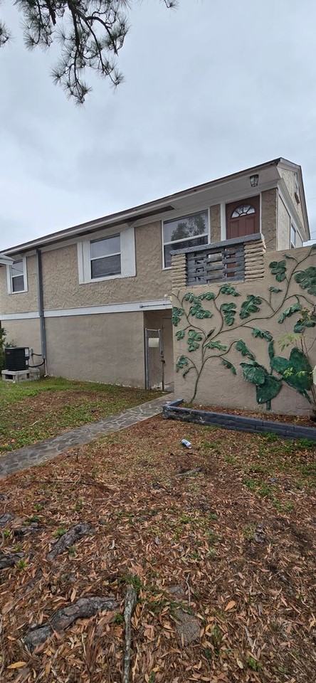 661 1/2 23rd Ave S - Photo 3 of 25