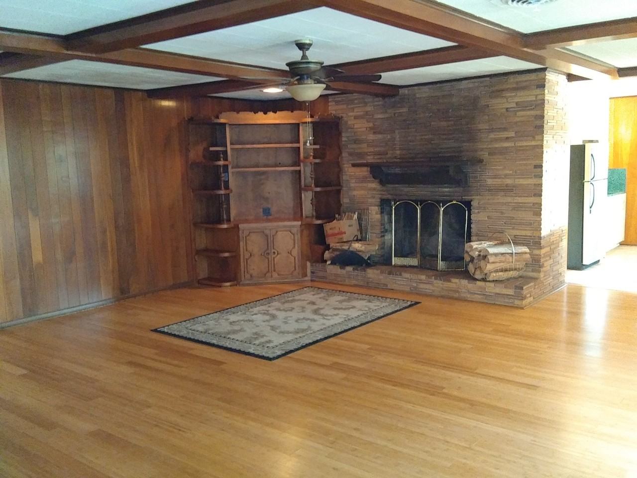 801 W 8th St - Photo 2 of 12