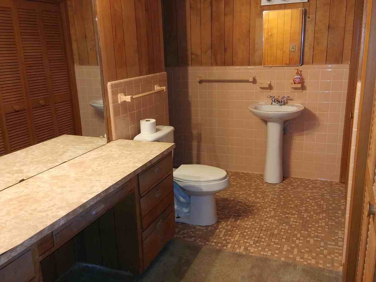 801 W 8th St - Photo 6 of 12