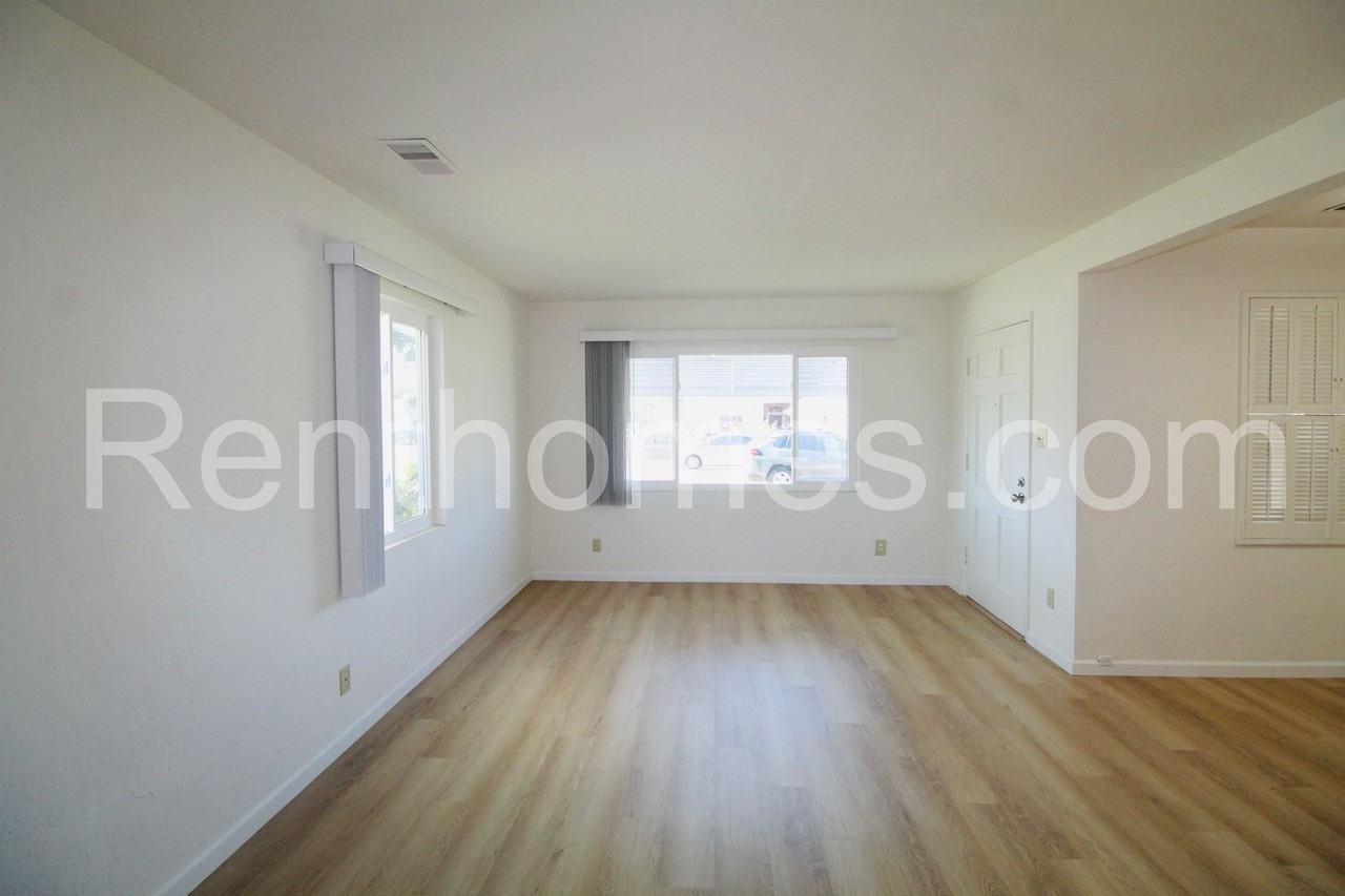 1740 S Clementine St - Photo 3 of 15