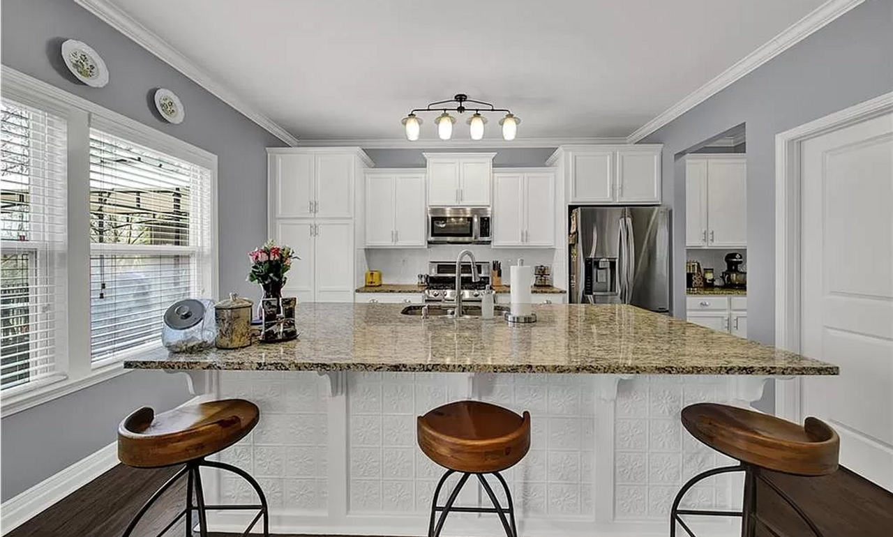 2162 Bluebell Way - Photo 2 of 6