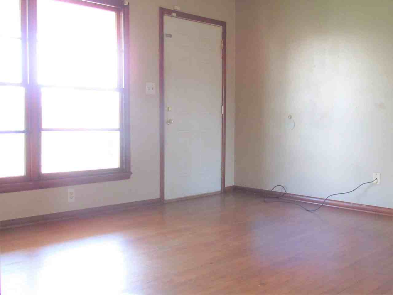 1013 Sw 53rd St - Photo 2 of 13
