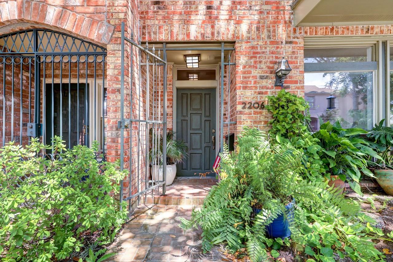 2206 Welch St - Photo 2 of 30