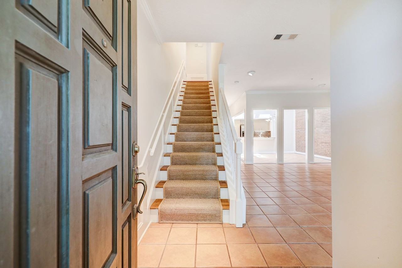 2206 Welch St - Photo 3 of 30