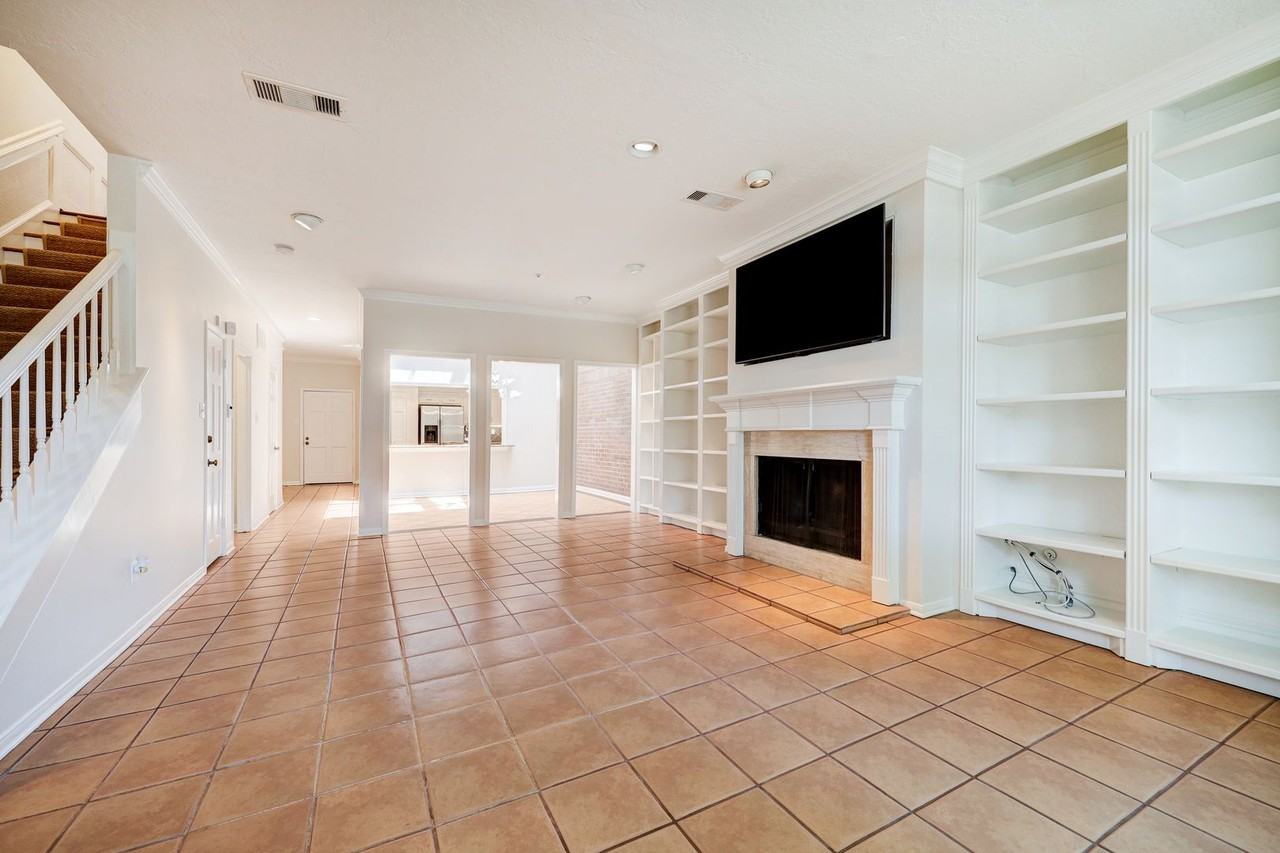 2206 Welch St - Photo 5 of 30