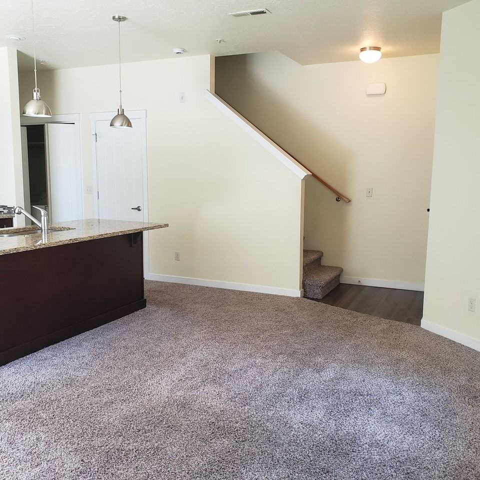 1530 W Ann Taylor St - Photo 3 of 24