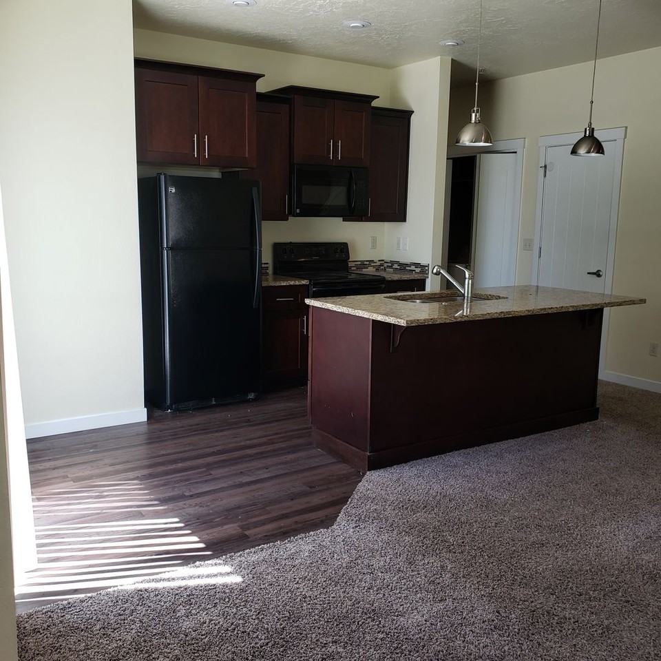 1530 W Ann Taylor St - Photo 4 of 24