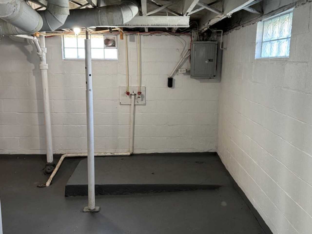 619 S Waverly St - Photo 6 of 9