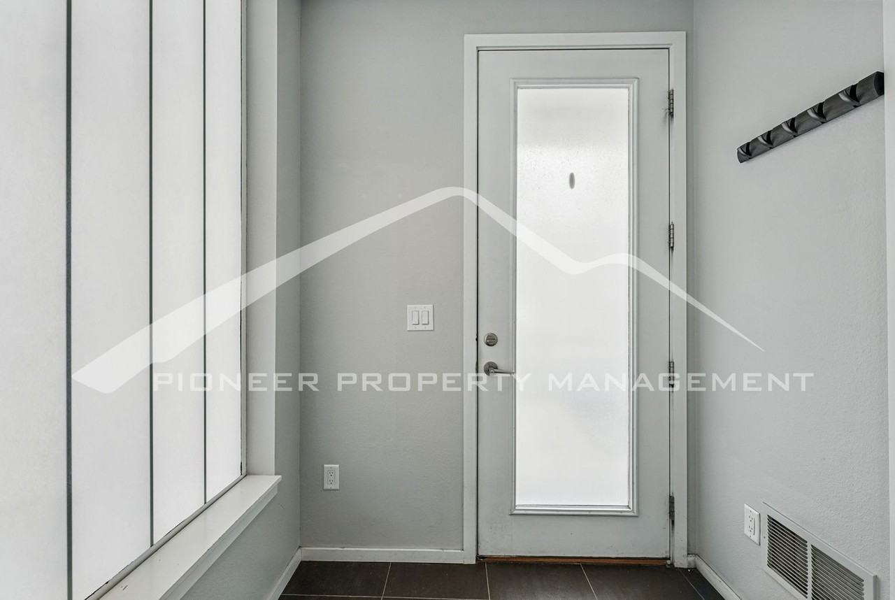 3264 Federal Blvd - Photo 3 of 28