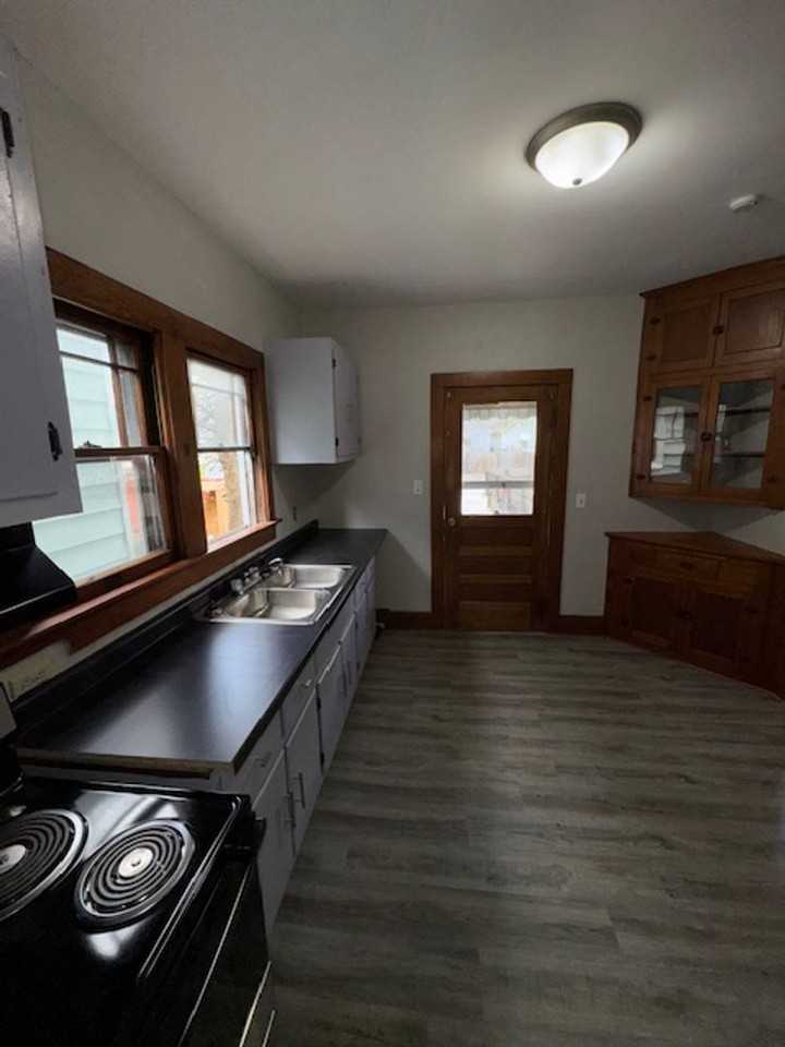 1319 N Elliott St - Photo 3 of 12