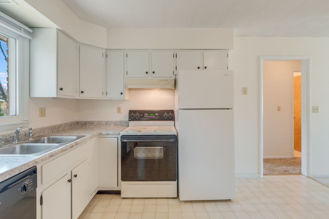 2306 S Lynn St - Photo 6 of 22