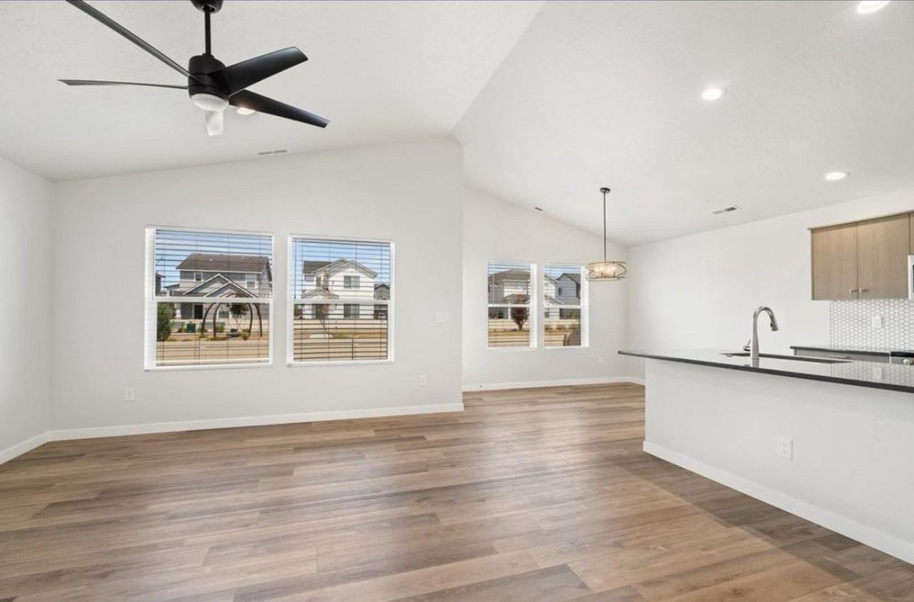 4988 W Apgar St - Photo 2 of 17