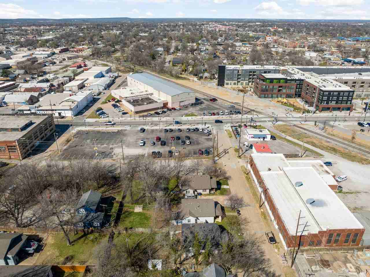 1128 S Zunis Ave - Photo 3 of 31