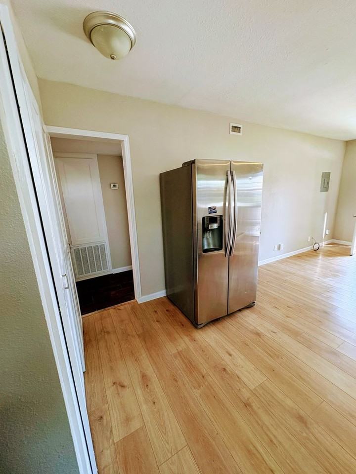 109 Rounds St - Photo 2 of 12