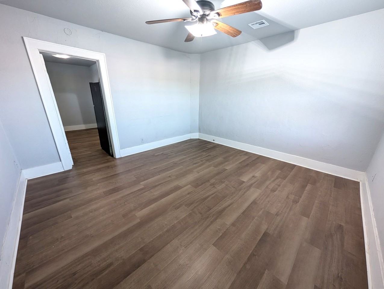 2906 S Santa Fe Ave - Photo 3 of 11