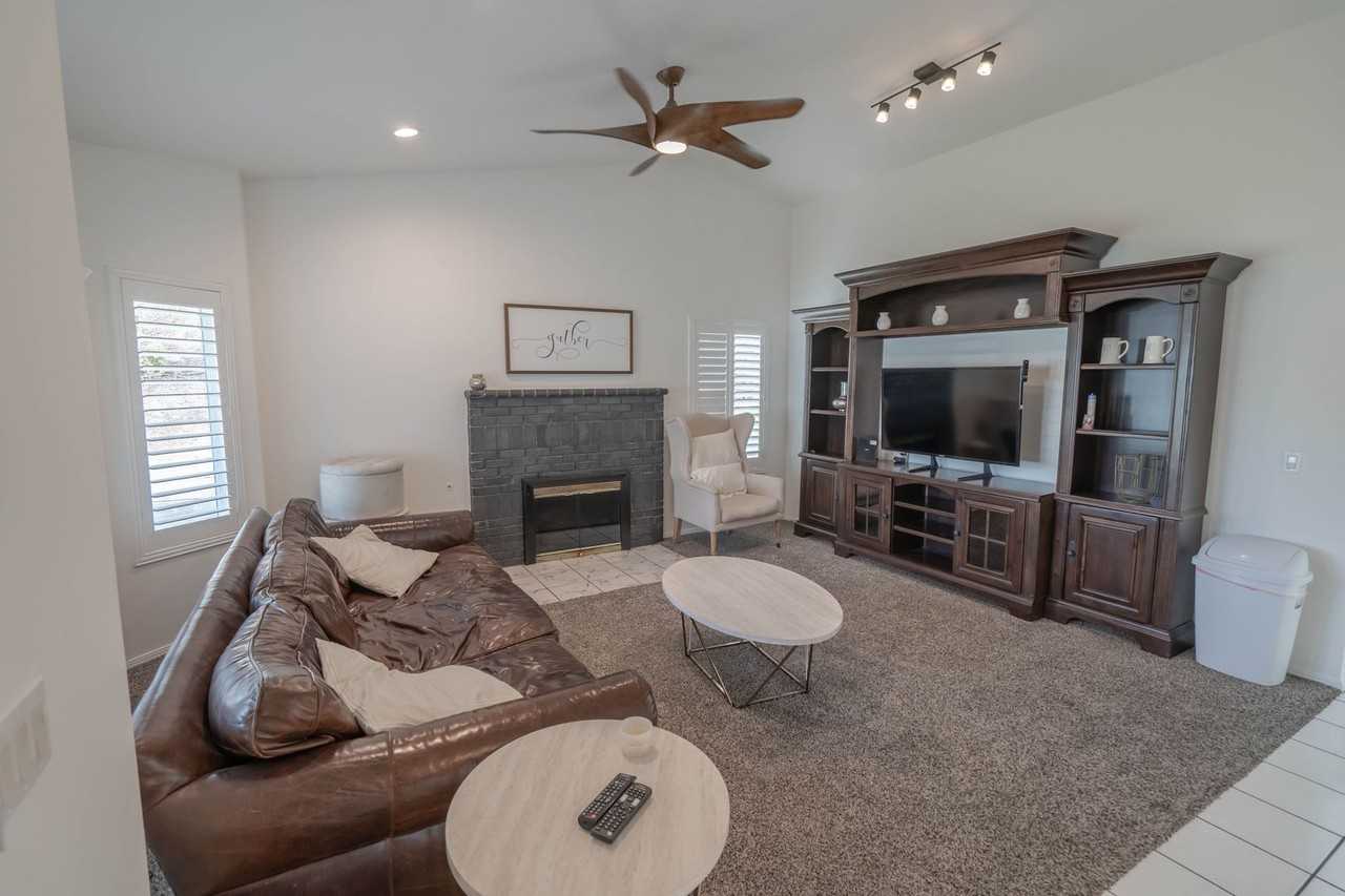 27412 Garza Dr - Photo 2 of 25