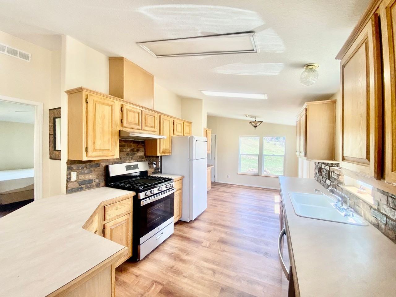 230 Chambers Pl - Photo 2 of 16