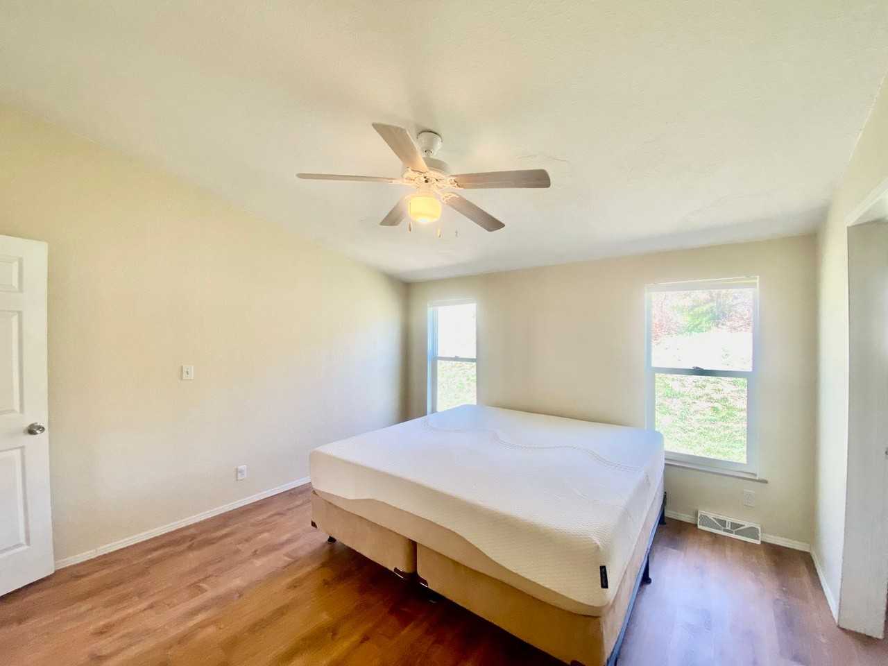 230 Chambers Pl - Photo 4 of 16