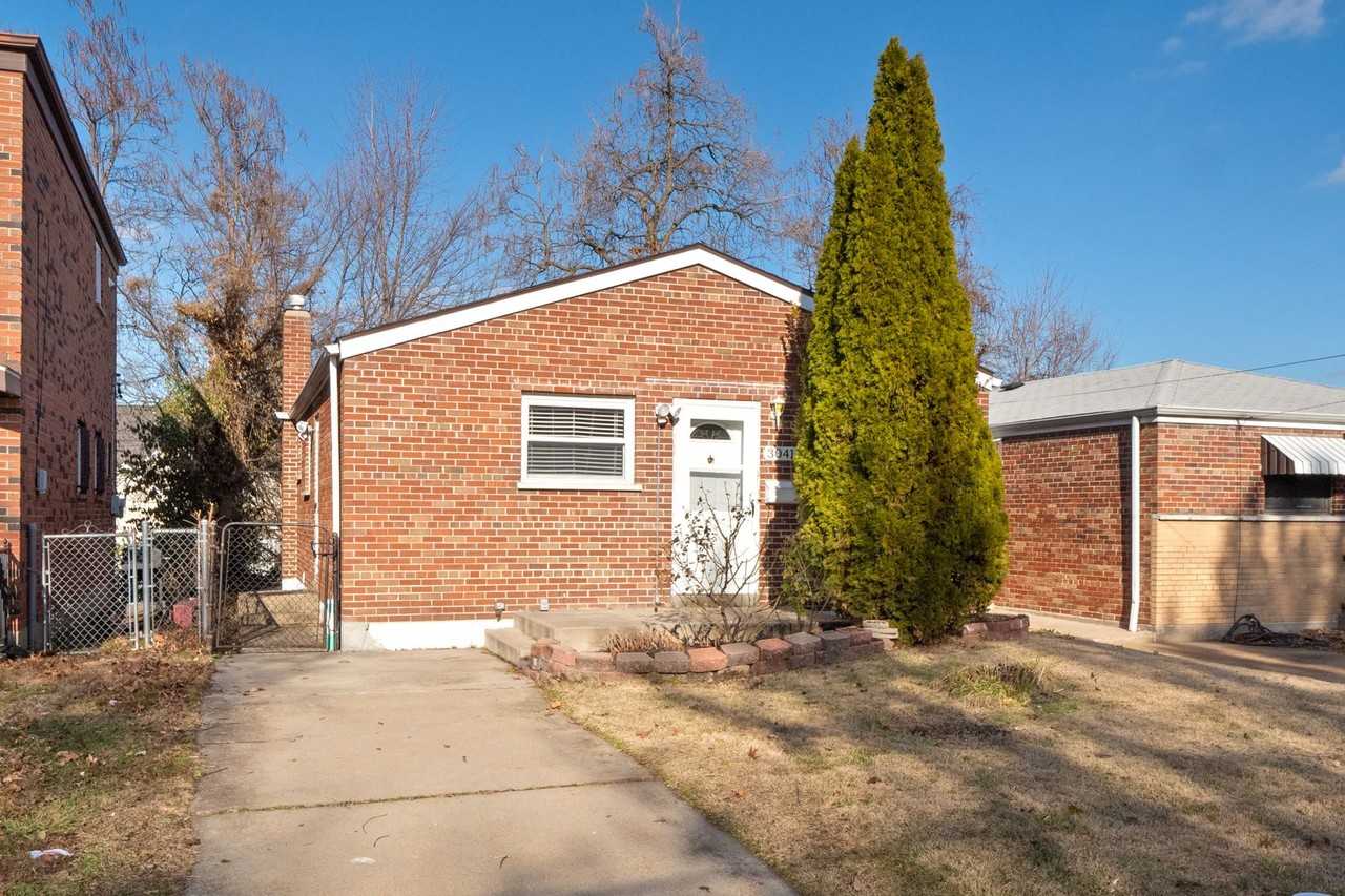 3041 Henrietta St - Photo 2 of 27