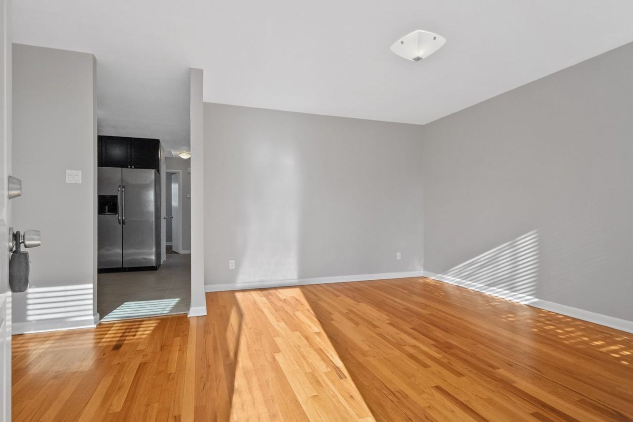 3041 Henrietta St - Photo 3 of 27