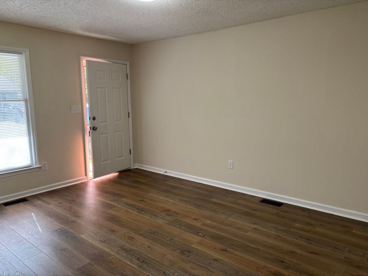 102 Hickory Hills Ct - Photo 7 of 12