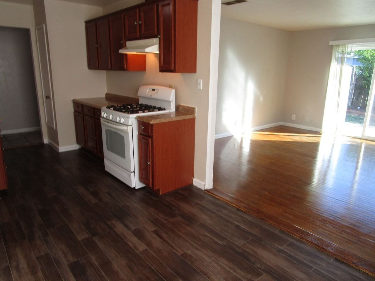 1642 Dover Ave - Photo 3 of 9