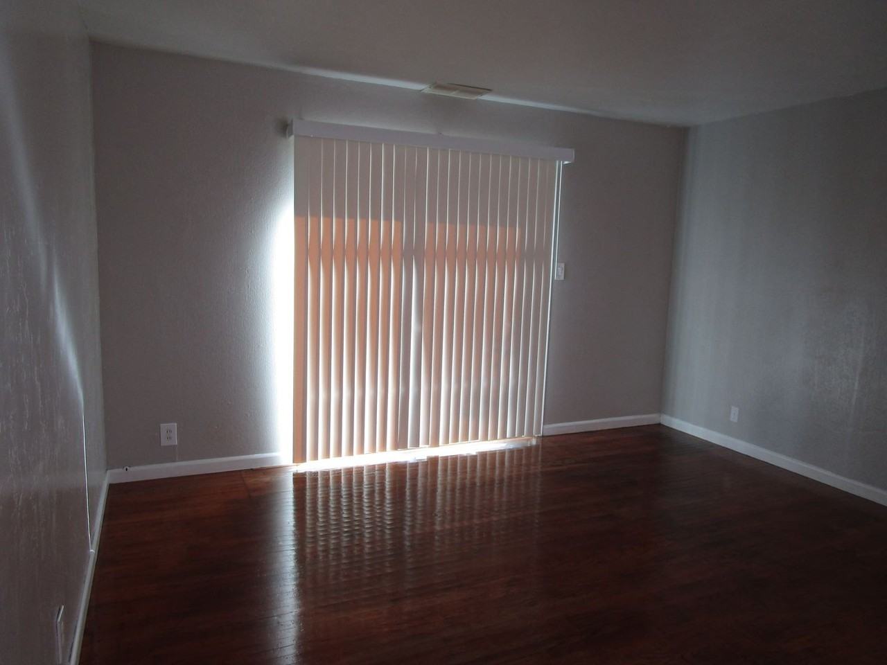1642 Dover Ave - Photo 6 of 9