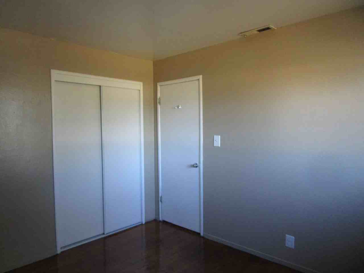 1642 Dover Ave - Photo 7 of 9