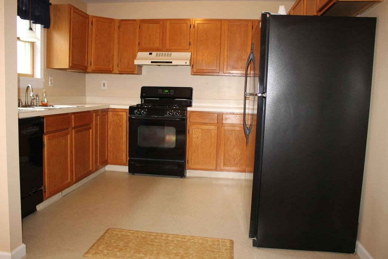 24 Ovelton Ave - Photo 3 of 8