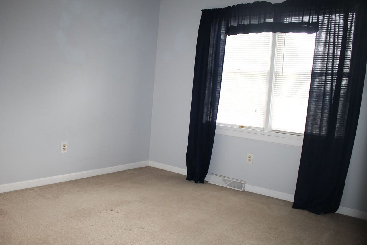24 Ovelton Ave - Photo 5 of 8