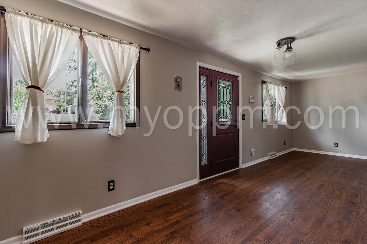 2515 Hanscom Blvd - Photo 3 of 41