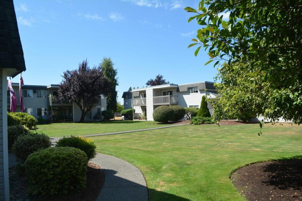 411 Lee St Sw - Photo 2 of 11