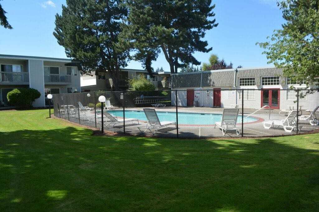 411 Lee St Sw - Photo 3 of 11