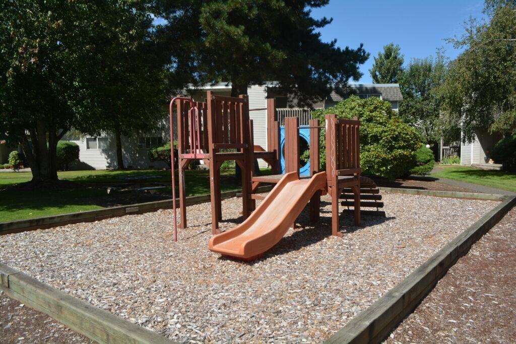 411 Lee St Sw - Photo 6 of 11