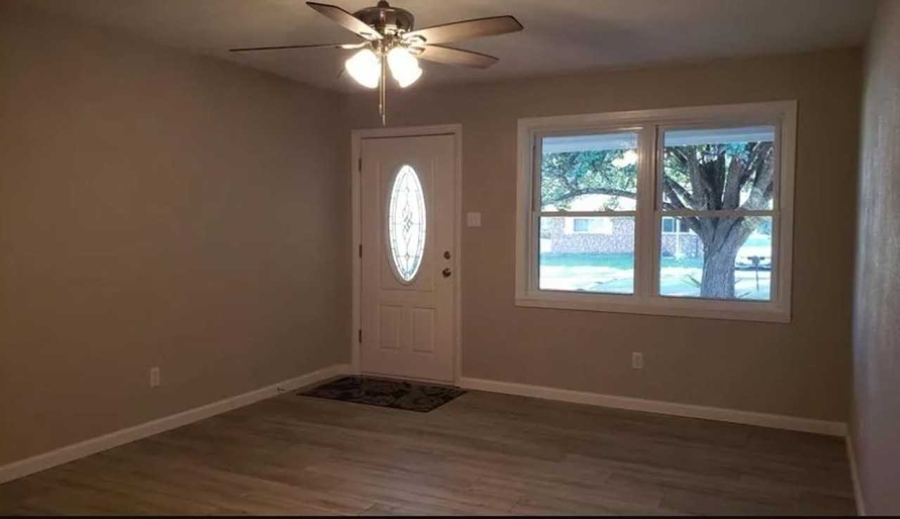 120 Powell Dr - Photo 2 of 10
