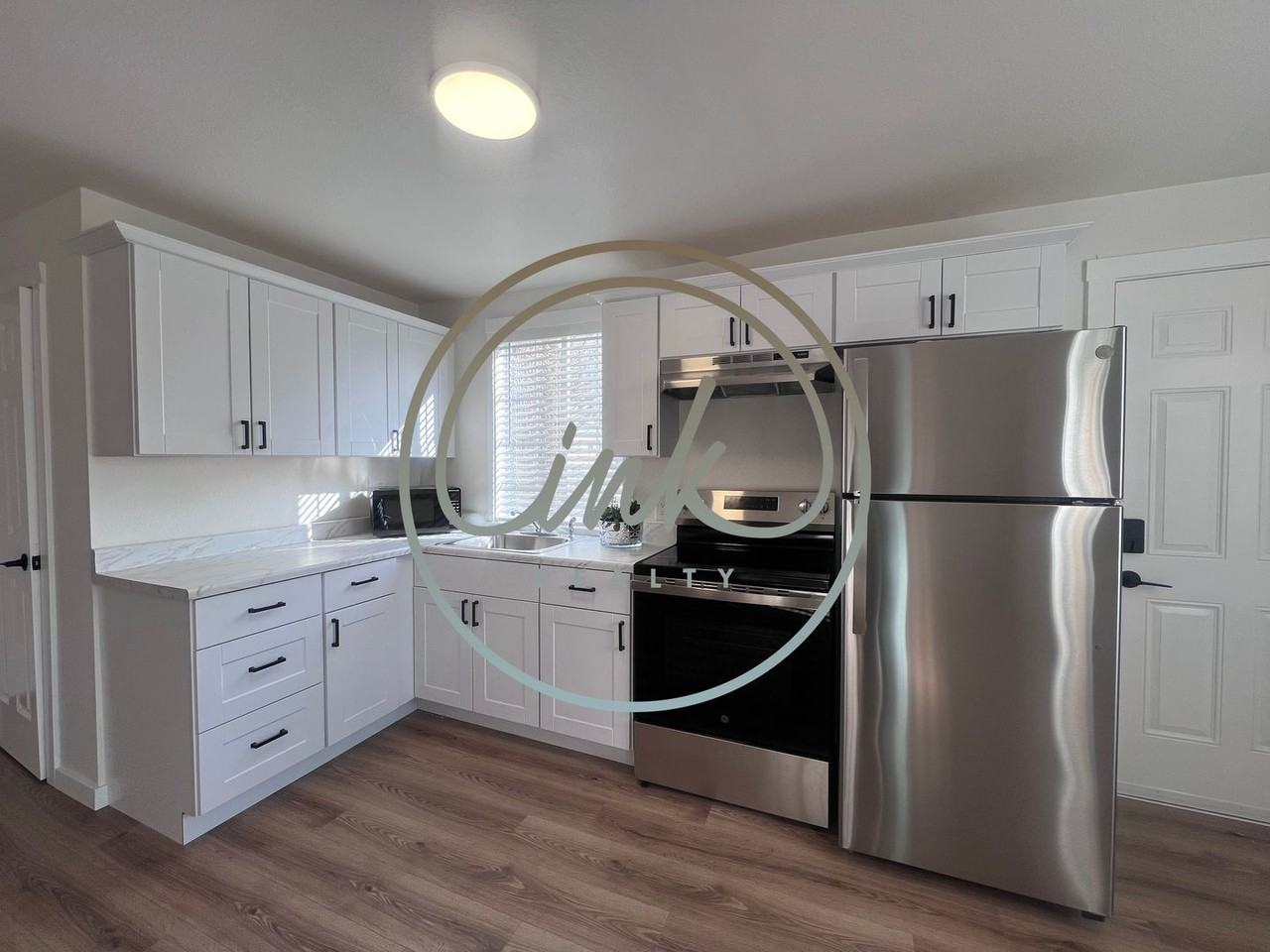 969 Riverview Dr - Photo 3 of 8