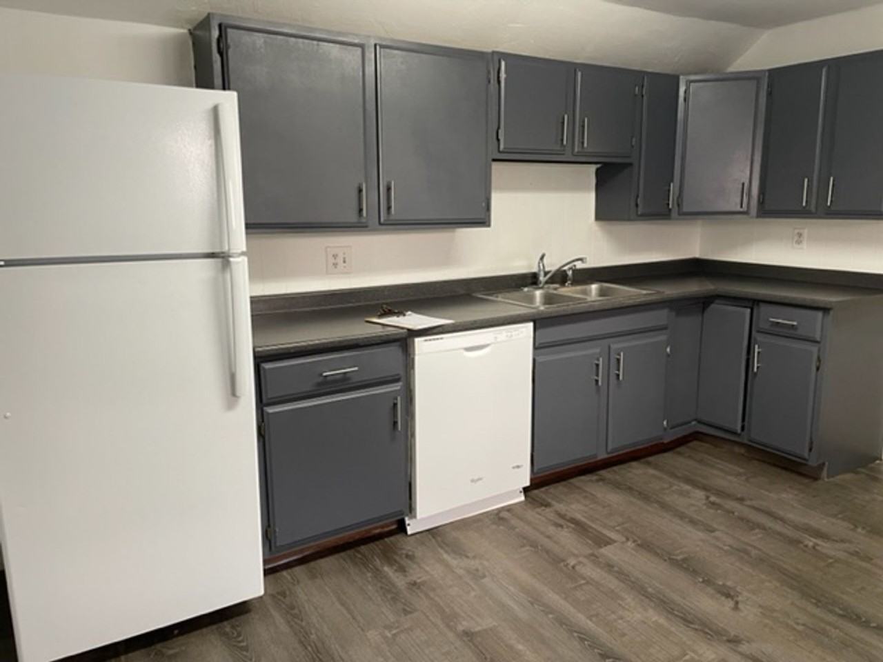 510 E 8th St - Photo 3 of 7