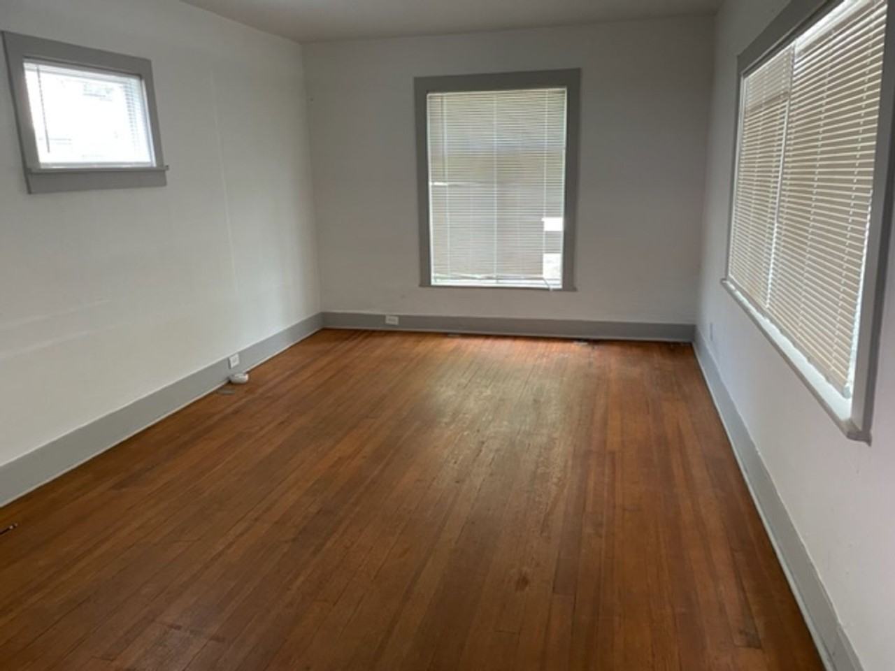 510 E 8th St - Photo 5 of 7