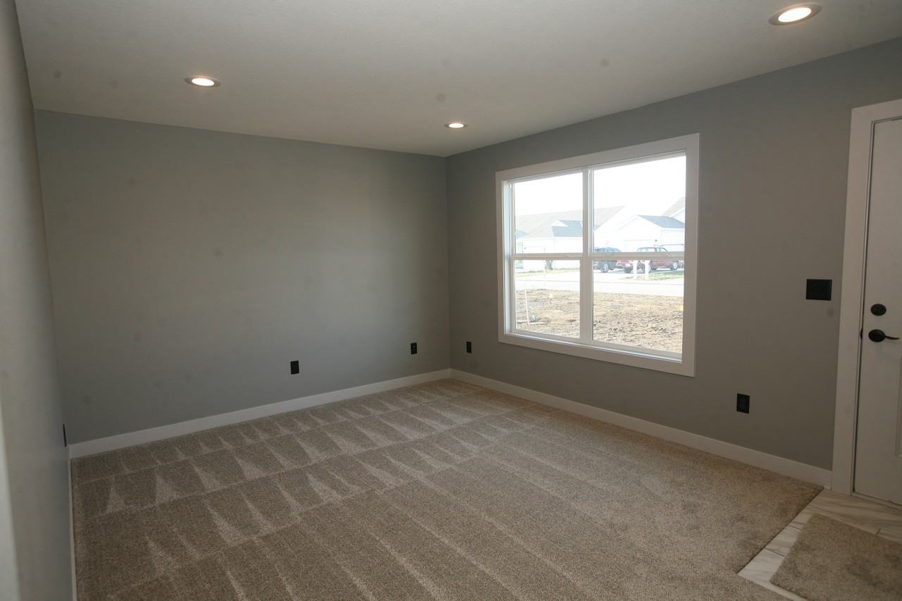11820 Ridgeway Dr - Photo 3 of 8