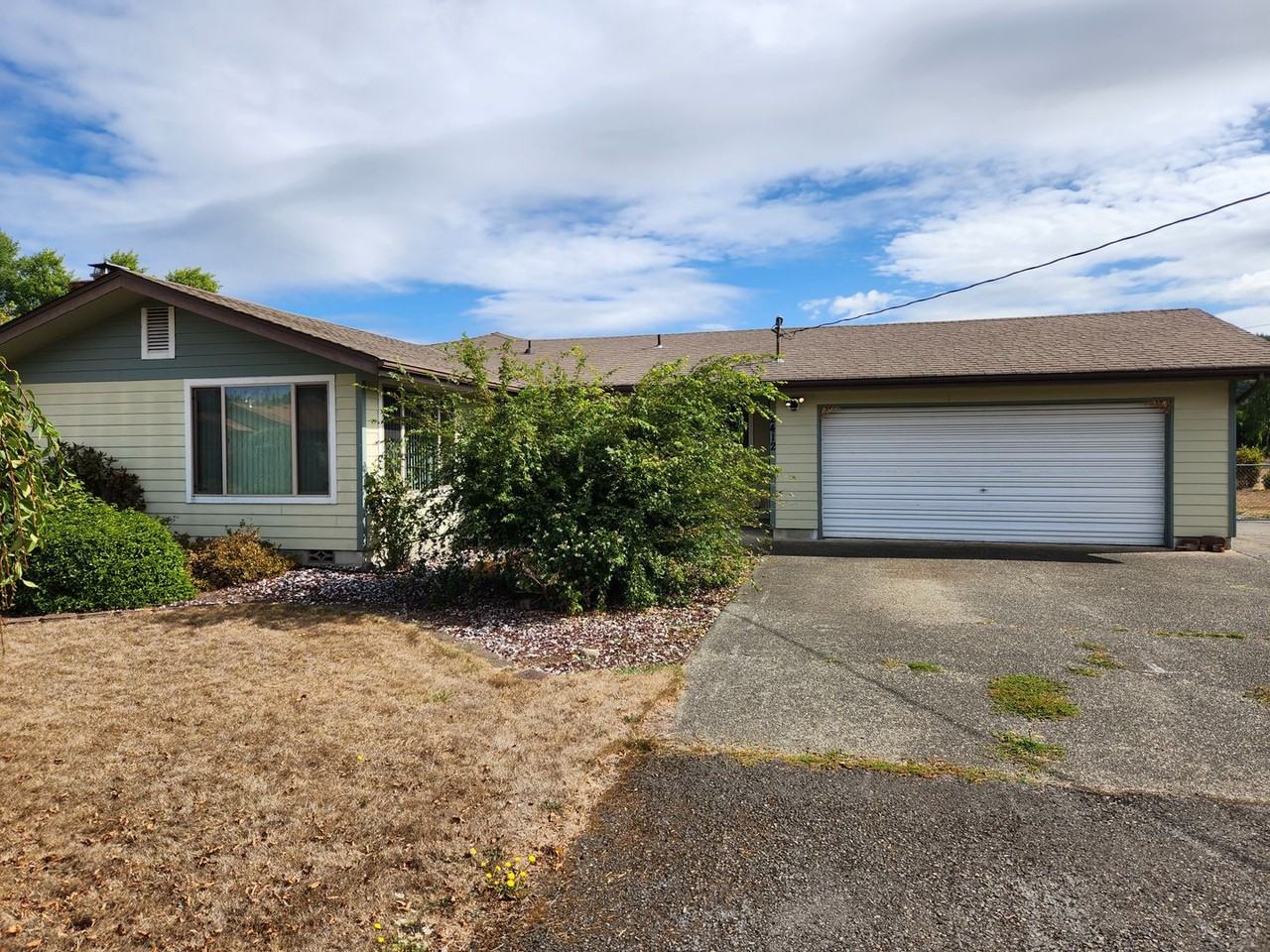 2412 Eureka Ave - Photo 3 of 21