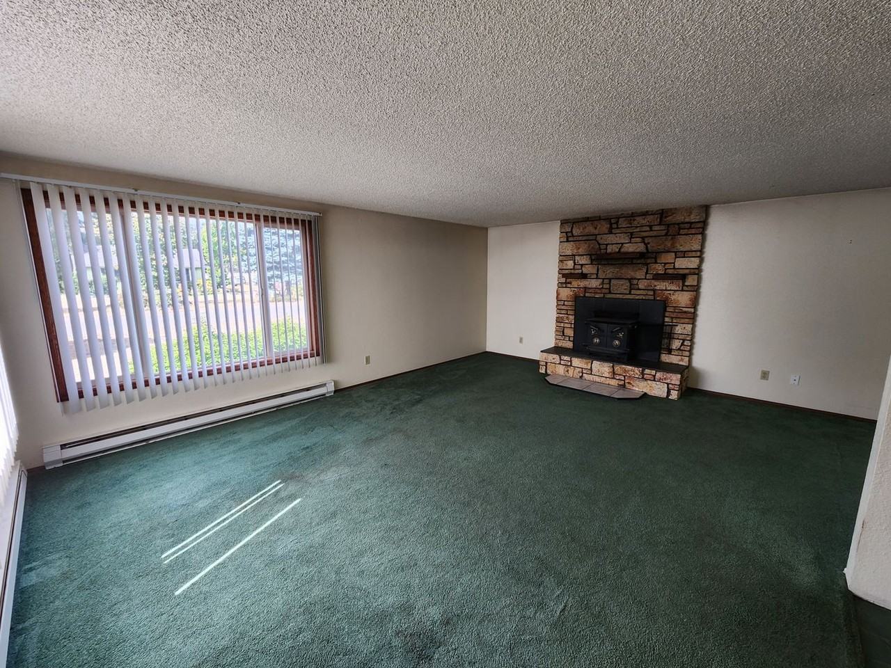 2412 Eureka Ave - Photo 5 of 20