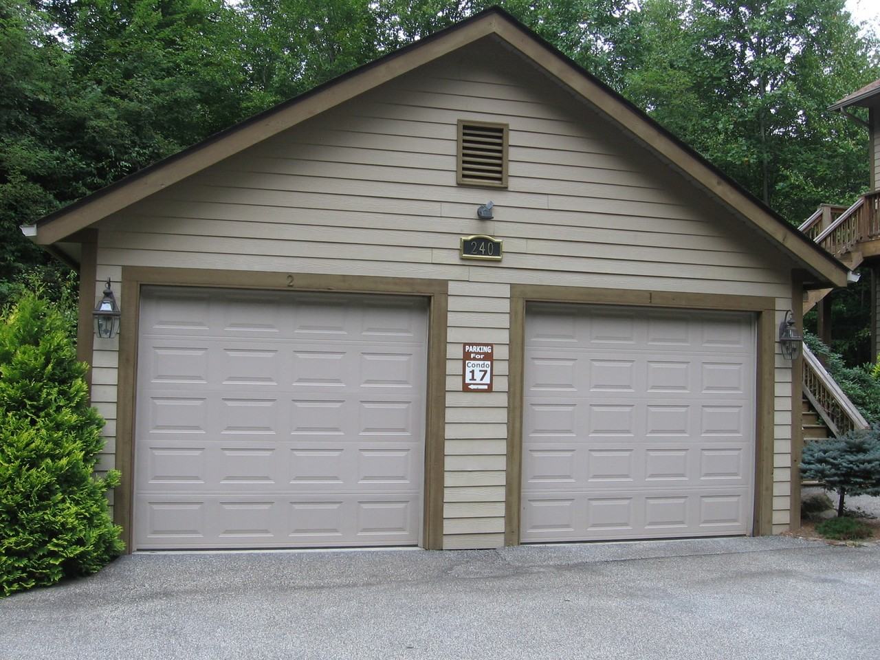 240 Sawgrass Dr #2 - Photo 2 of 11