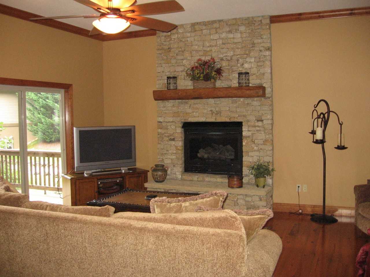 240 Sawgrass Dr #2 - Photo 4 of 11