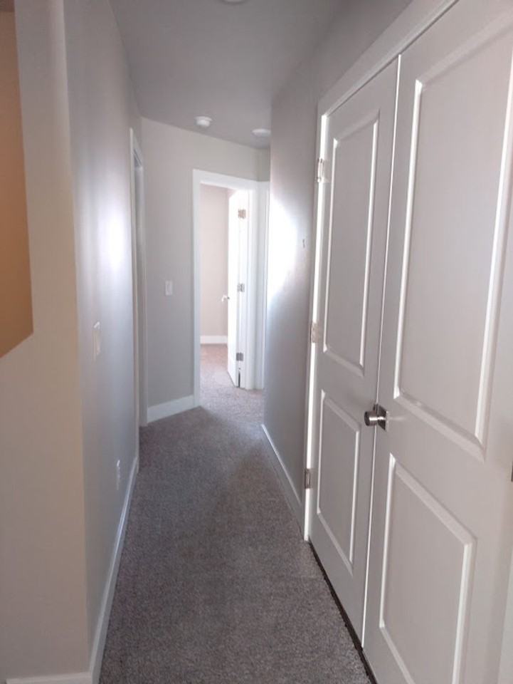253 E 3100 N - Photo 4 of 16