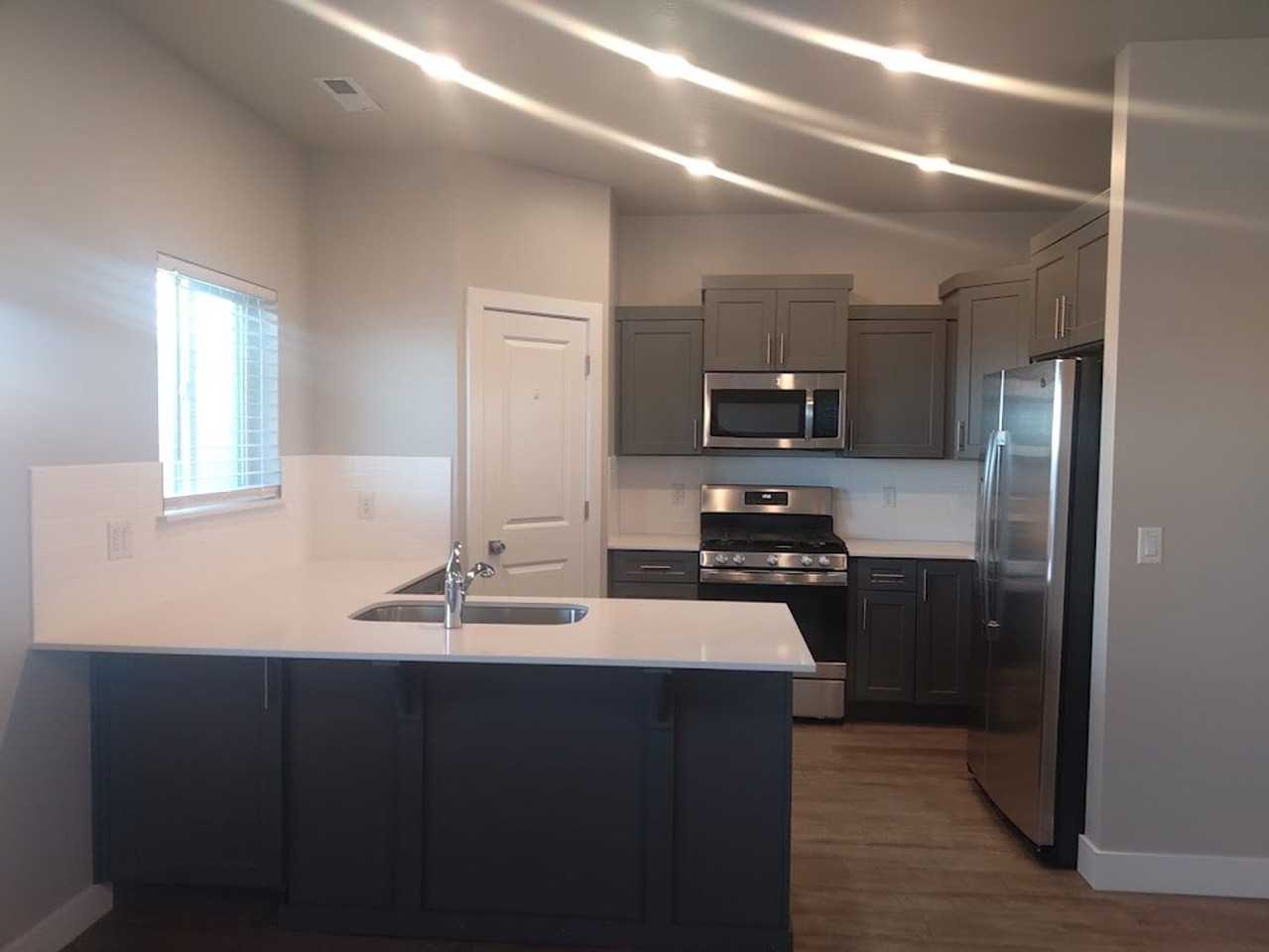 253 E 3100 N - Photo 5 of 16