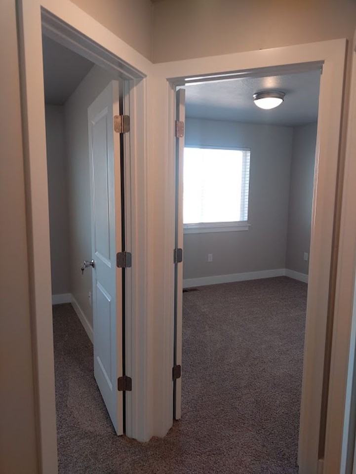 253 E 3100 N - Photo 7 of 16