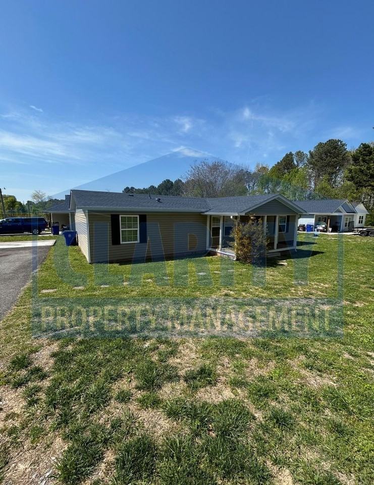 2498 Carroll Ave Se - Photo 2 of 20