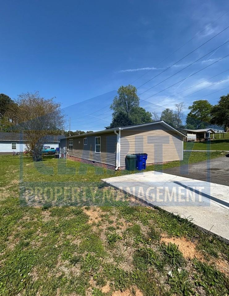 2498 Carroll Ave Se - Photo 3 of 20